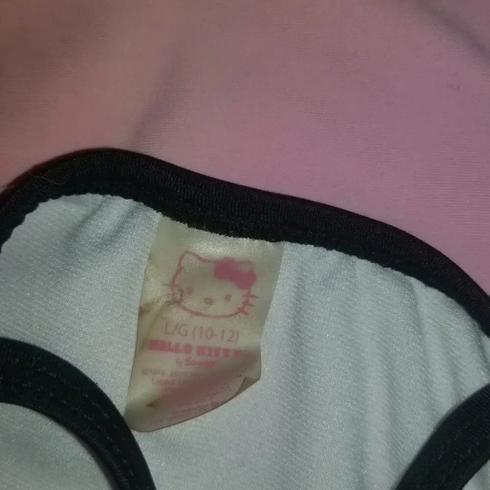 Hello Kitty dive into